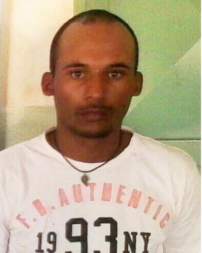 Alex Silas dos Santos de 29 anos de idade que já tem outras passagem na policia por por roubo e tráfico de drogas.