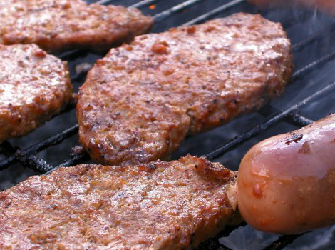 Carne frita aumenta risco de demência, diz estudo De acordo com pesquisadores, qualquer carnecozida poderia aumentar o risco de demência(Foto: BBC)