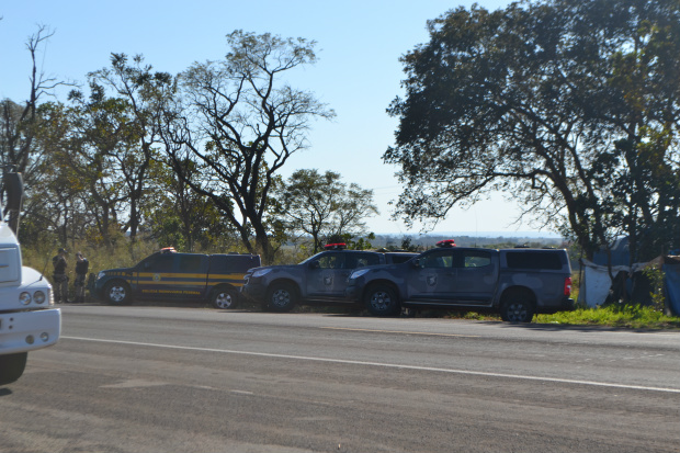 Tropa de choque da Policia Militar faz reintegração de posse na Fazenda Bordon .;/ Foto Ronaldo Bueno do Jornal Correio do MS