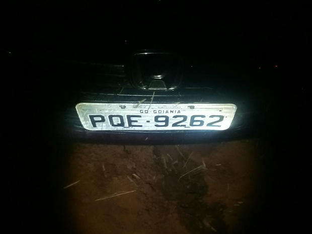 PRF recupera veículo furtado após perseguição em alta velocidade veículo HONDA/HR-V usava placas falsa PQE-9262/GO, a placa verdadeira era PQP-2721/GO com ocorrência de furto na cidade de Aparecida de Goiânia/GO em 08/06/2016.