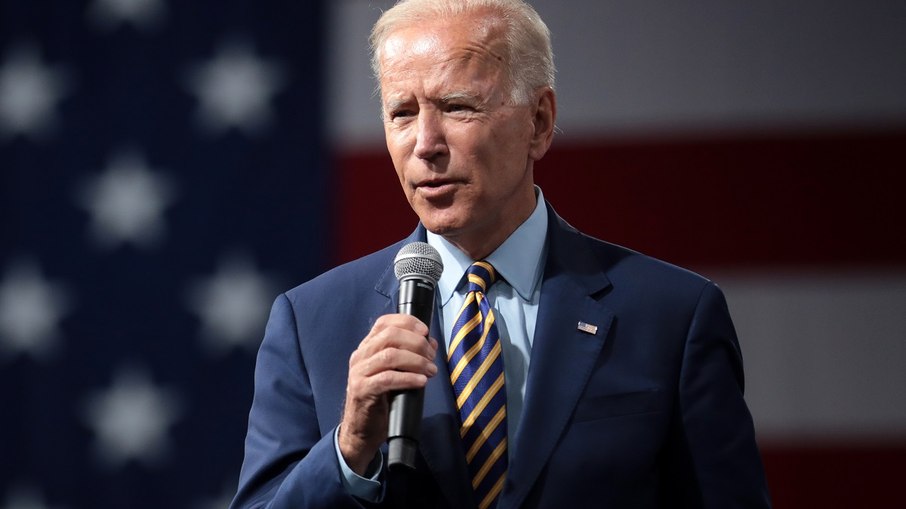 Ao contrário de Trump, Biden decide usar conta oficial da presidência no Twitter