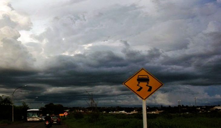 Nebulosidade e pancadas de chuva são esperadas para esta quinta-feira