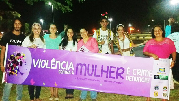 Secretaria Municipal de Saúde, Secretaria Municipal de Educação e a companhia de Teatro “Laranja Lima”, realizou uma blitz educativa em frente a Prefeitura Municipal sobre os 10 Anos da Lei Maria da Penha, devido à Campanha Agosto Lilás.