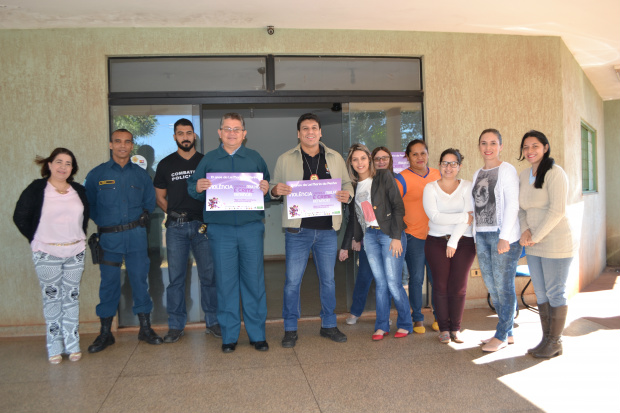 Policia Civil e Policia Militar na campanha Violência contra a Mulher Comandante da Policia Militar e o Delegado Christian Molinedo e quepes juntamente com a a Coordenadora de Políticas Públicas para Mulher Ana Maria Rezende: Foto Adriel Felipe