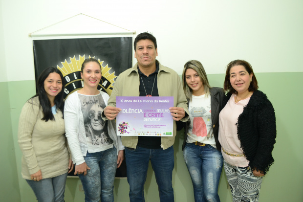 Policia Civil e Policia Militar na campanha Violência contra a Mulher Assistente social Jozilene Maciel e a psicóloga estagiaria Laura Menezes Delegado de Policia Civil Christian Molinedo, psicóloga Débora Gama e a Coordenador de Políticas Públicas para a Mulher, Ana Maria Rezende.:/ Foto Adriel Felipe